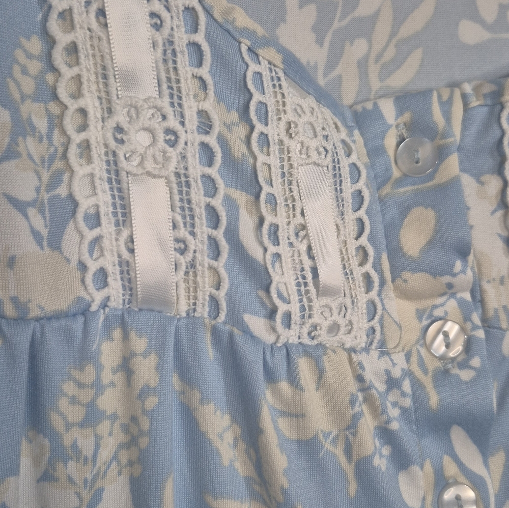 Floral Blue Nightgown Size 2X - Picture 6 of 11